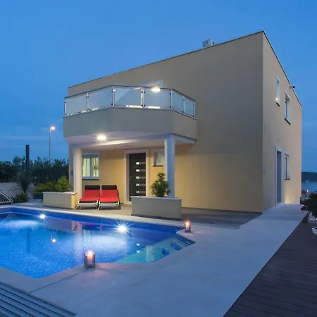 Villa Rocco Private Saltwater Pool Split
