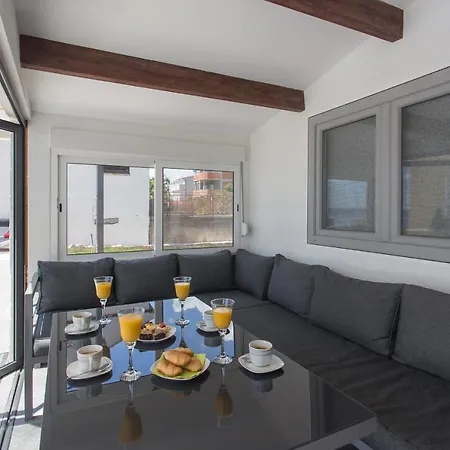 Villa-split-luxury-heated Salt Water Pool-up To 3 Family Villa Kastela