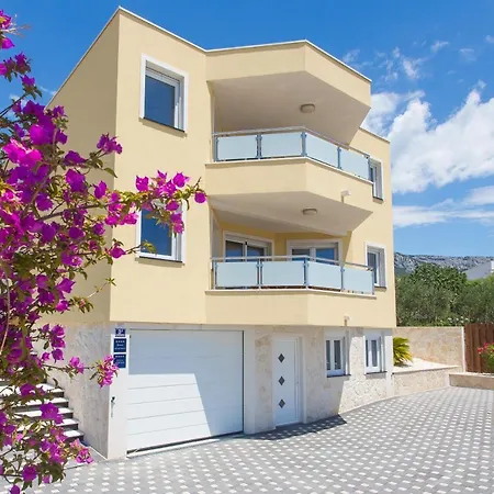Villa-split-luxury-heated Salt Water Pool-up To 3 Family Villa Kastela