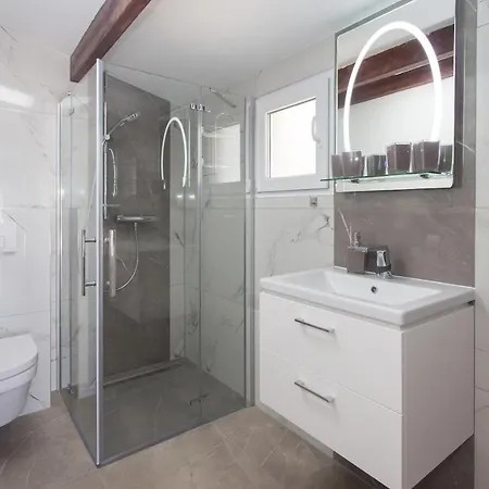 Villa-split-luxury-heated Salt Water Pool-up To 3 Family Villa