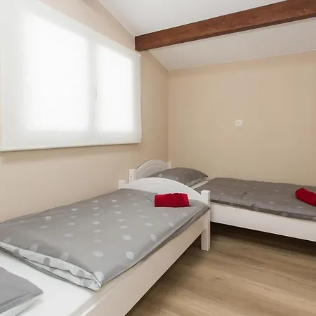 Villa-split-luxury-heated Salt Water Pool-up To 3 Family Villa Kastela