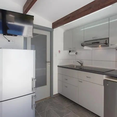 Villa-split-luxury-heated Salt Water Pool-up To 3 Family Villa Kaštela