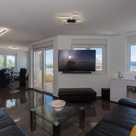 Villa Villa-split-luxury-heated Salt Water Pool-up To 3 Family Kaštela