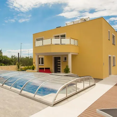 Villa-split-luxury-heated Salt Water Pool-up To 3 Family * Kaštela