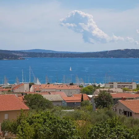 Villa Villa-split-luxury-heated Salt Water Pool-up To 3 Family *