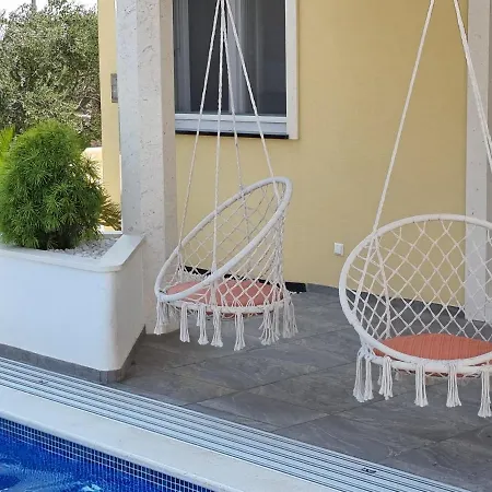 Villa-split-luxury-heated Salt Water Pool-up To 3 Family