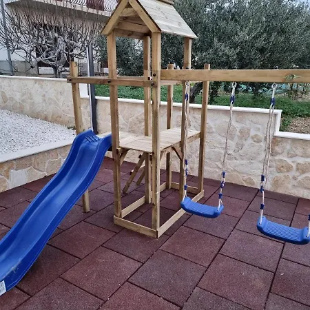 Villa-split-luxury-heated Salt Water Pool-up To 3 Family *