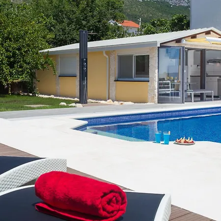 Villa-split-luxury-heated Salt Water Pool-up To 3 Family Villa Kastela