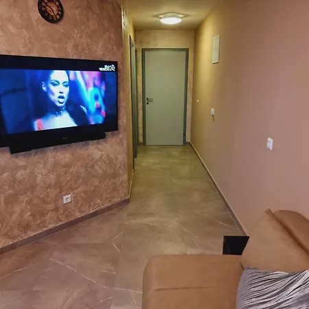 Villa-split-luxury-heated Salt Water Pool-up To 3 Family Villa