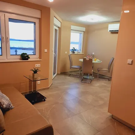 Villa-split-luxury-heated Salt Water Pool-up To 3 Family * Kaštela