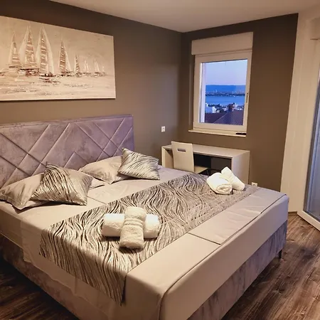 Villa-split-luxury-heated Salt Water Pool-up To 3 Family *