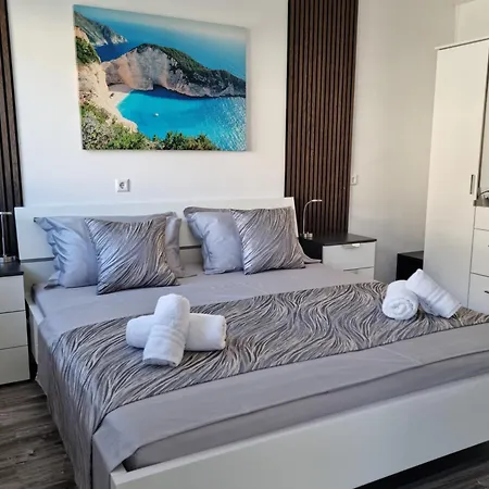 Villa-split-luxury-heated Salt Water Pool-up To 3 Family Villa