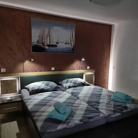 Villa-split-luxury-heated Salt Water Pool-up To 3 Family Villa