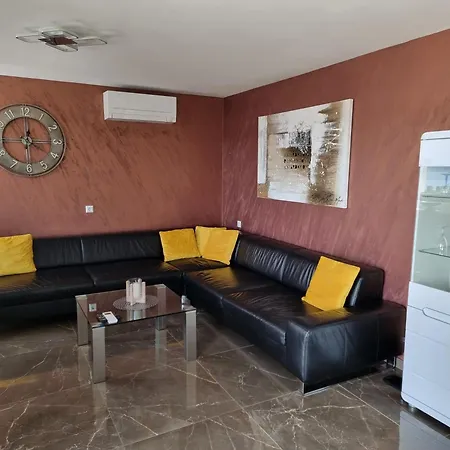 Villa-split-luxury-heated Salt Water Pool-up To 3 Family * Kaštela