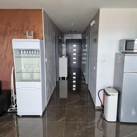 Villa-split-luxury-heated Salt Water Pool-up To 3 Family Villa