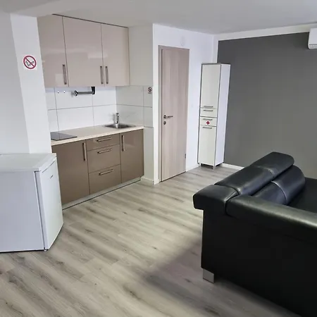 Villa-split-luxury-heated Salt Water Pool-up To 3 Family Kaštela