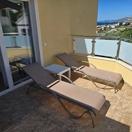 Rocco Private Saltwater Pool Split *