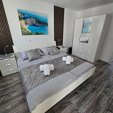 Villa Rocco-Split-Luxury-Heated Salt Water Pool-Sliding Hall ヴィラ *