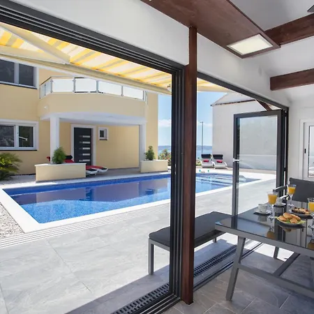 Villa Rocco-Split-Luxury-Heated Salt Water Pool-Sliding Hall Kaštela