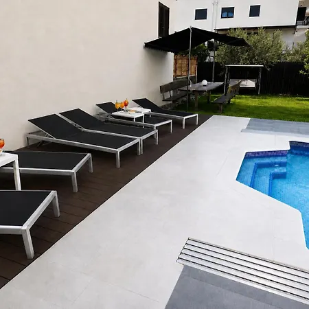Villa Rocco Private Saltwater Pool Split